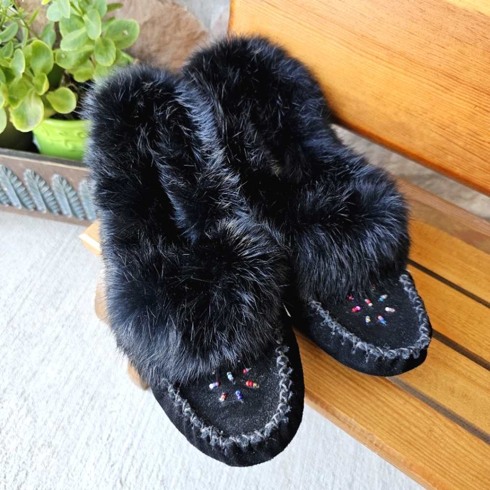 Huron Bastien Canada Moccasins 8 Black Rabbit Fur Suede Leather Hand Beaded